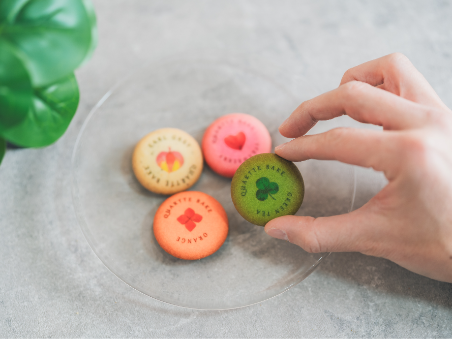Karutte Bake Tokyo — colorful biscuits marked with playful emblems, light enough to pick up and enjoy on the move.